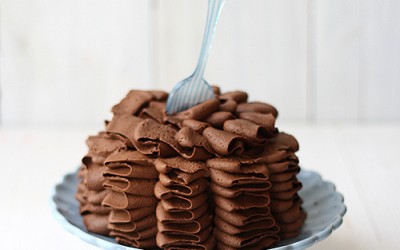 Tarta de cumpleaños de chocolate y calabacín (sin huevo y sin lácteos)